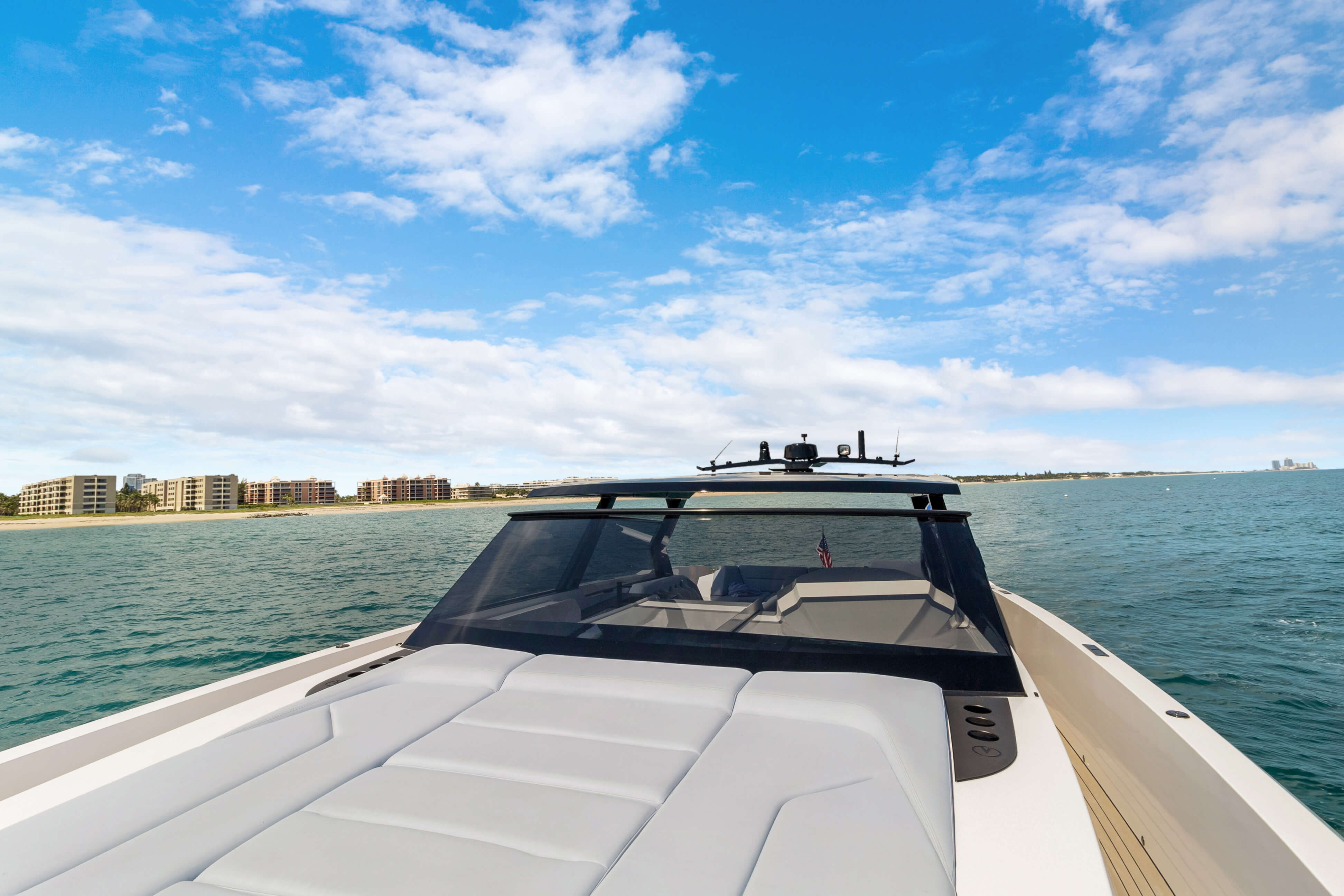 Yacht Photo 16